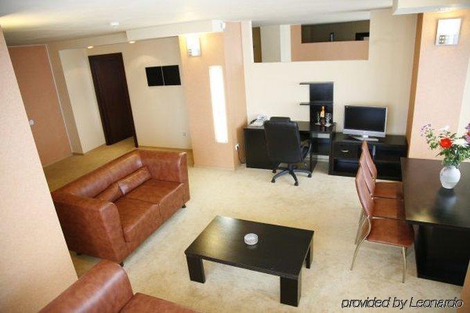 Plaza 4* פיאטרה ניאמט